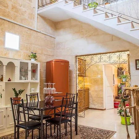 Tal-karmnu Entire House With Private Heated Pool And Jacuzzi Feriehus