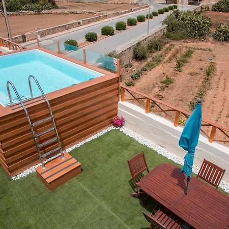 Tal-karmnu Entire House With Private Heated Pool And Jacuzzi Holiday home