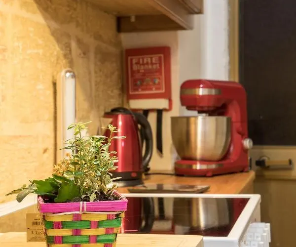 Tal-karmnu Entire House With Private Heated Pool And Jacuzzi