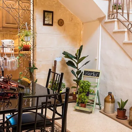 Tal-karmnu Entire House With Private Heated Pool And Jacuzzi Holiday home