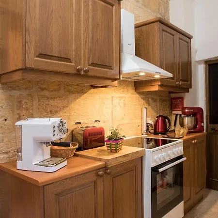 Tal-karmnu Entire House With Private Heated Pool And Jacuzzi *