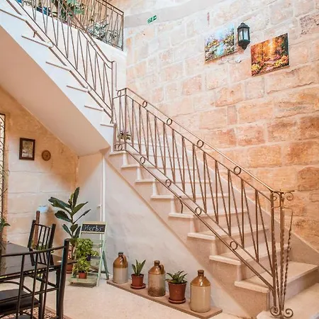 Tal-karmnu Entire House With Private Heated Pool And Jacuzzi Holiday home *