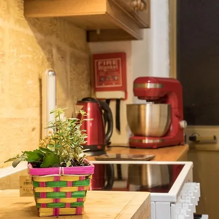 Tal-karmnu Entire House With Private Heated Pool And Jacuzzi