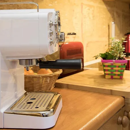 Дом отдыха Tal-karmnu Entire House With Private Heated Pool And Jacuzzi