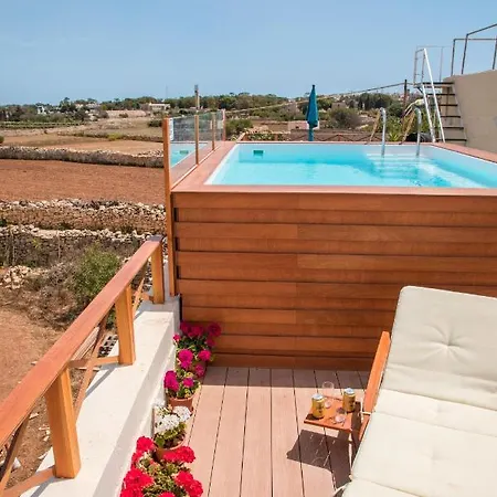 Дом отдыха Tal-karmnu Entire House With Private Heated Pool And Jacuzzi