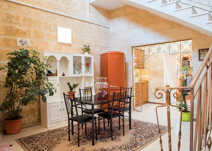 Tal-karmnu Entire House With Private Heated Pool And Jacuzzi Holiday home *