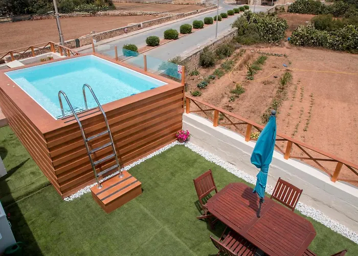 Tal-karmnu Entire House With Private Heated Pool And Jacuzzi Holiday home